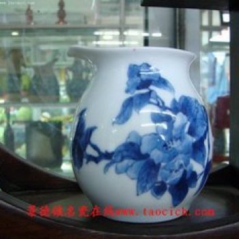 青花花卉公道杯
