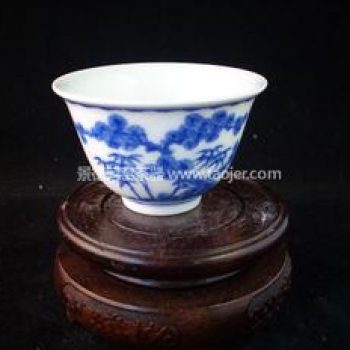 景德镇小雅青花瓷器碧玉堂制款松竹并茂茶杯