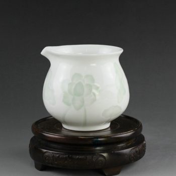 14AA33 影青釉荷莲图公道杯 茶具