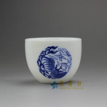 14DR152 8076手绘团花凤纹茶杯 品茗杯 功夫茶具 尺寸： 口径 5.6厘米 高 4.4厘米 容量 60厘米