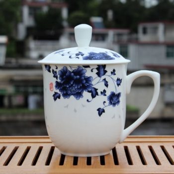 CBDI40-K-01手工高档骨瓷将军杯 青花花卉图茶杯 品茗杯 大号老板杯尺寸：高 17cm 净高 12cm 口径 11cm 容量 850ml 重量 600g
