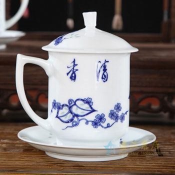 CBAF06 01青花玲珑带盖带托茶杯 品茗杯 老板杯 办公杯 尺寸：口径 8.5厘米 高 16.5厘米 容量 480毫升