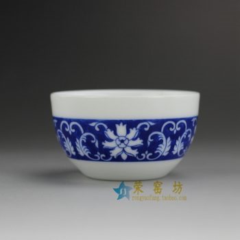 14DR153 8126青花环圈缠枝花卉图茶杯 品茗杯 功夫茶具 尺寸：口径7.2厘米 高 4.1厘米 容量 80毫升