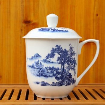 CBDI40-J-01手工高档骨瓷将军杯 青花山村风光图茶杯 品茗杯 大号老板杯尺寸：高 17cm 净高 12cm 口径 11cm 容量 850ml 重量 600