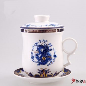 CBAE02-A-13手工无光釉金边四件套带茶漏茶杯 青花斗彩龙图团花茶杯 品茗杯 老板杯 尺寸: 高130cm 碟径 110cm 容量 300ml