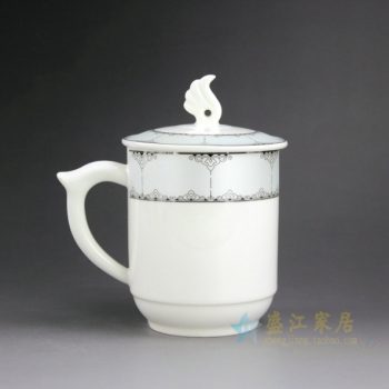 CBAG03-C 新骨瓷 金边花卉纹带盖茶杯 品茗杯 办公杯 老板杯 尺寸 ： 口径 8.3厘米 盖径 9.5厘米 高14.2厘米 容量 400毫升