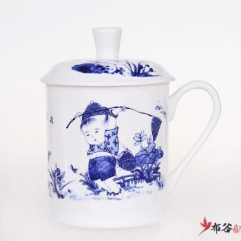 CBDI43-ZG-01高档骨瓷青花童趣图茶杯 品茗杯 带盖手柄老板杯尺寸 高15cm口径9cm容量550m