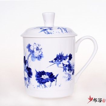 CBDI43-ZB-01手工高档骨瓷青花和为贵荷莲图茶杯 品茗杯 手柄带盖老板杯尺寸 高15cm口径9cm容量550ml