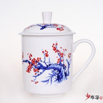CBDI43-ZC-01手工高档骨瓷青花斗彩红梅花开图茶杯 品茗杯 手柄带盖老板杯尺寸 高15cm口径9cm容量550ml