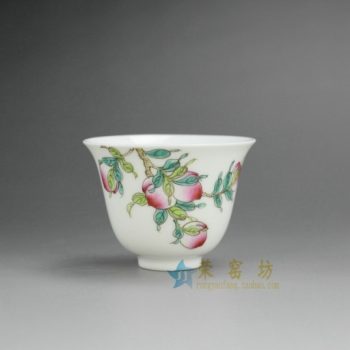 RYNY08-G 9768景德镇陶瓷杯 手绘粉彩寿桃图茶杯 品茗杯 功夫茶具 产品规格尺寸： 口径 6.3厘米 肚径 6.3 毫米 高 5.8 厘米 容量 65 毫升