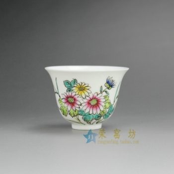RYNY08-D 9759景德镇陶瓷 手绘粉彩菊花纹图茶杯 品茗杯 功夫茶具 产品规格尺寸： 口径 6.3 厘米 肚径 6.3 毫米 高 5.8 厘米 容量 65 毫升