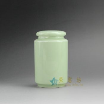 RZDT02-B 9974景德镇陶瓷 高温颜色釉豆青茶叶罐 盖罐 密封罐 规格尺寸：口径 5.8厘米 肚径 7.8厘米 高 13.2厘米