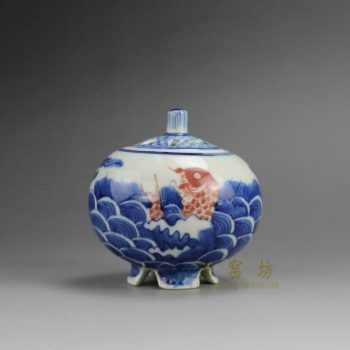 RZBP04 9987景德镇陶瓷 手绘青花斗彩鱼跃图香炉 香薰炉 规格尺寸：口径 5.3 厘米 肚径 8.9厘米 高 9.1 厘米