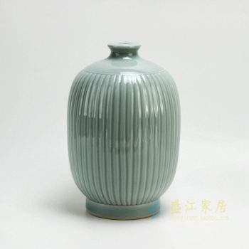 RYMA96 2548颜色釉 雕刻瓜棱纹花瓶 花插 工艺装饰摆件 尺寸：口径 5.5厘米 肚径 18.2 厘米 高 27.3 厘米
