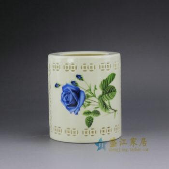 RYXH12-B 粉彩镂空双钱图花卉纹笔筒 文房用具 尺寸： 口径 7厘米 肚径 10.2厘米 高 11.8厘米