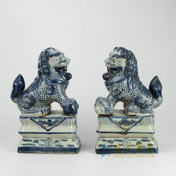 RZGA01 青花雕塑狮子 对狮 工艺装饰摆件   单个尺寸：  长22.5厘米   宽  15厘米   高 35厘米
