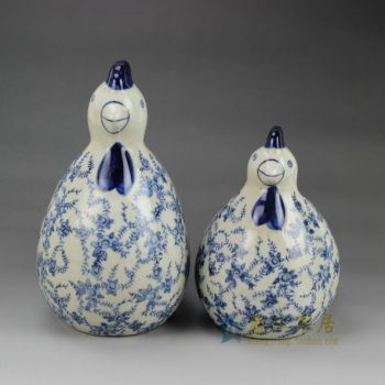 RYPU24 青花雕塑小鸡 工艺装饰摆件     尺寸： 大号  长18厘米  宽 11.5厘米  高  19.5厘米     小号   长 14.5厘米   宽  10.5厘米  高  15.5厘米