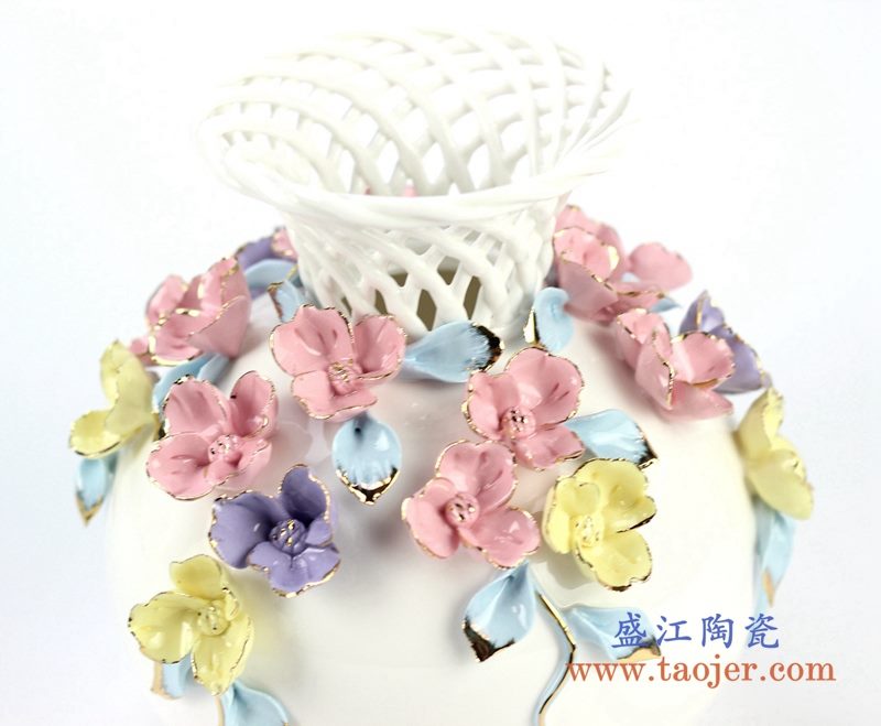 手工镂空花朵工花瓶 艺术摆件品