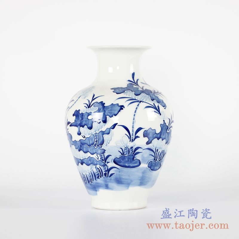 RYCI53-A 青花荷花雕刻花瓶
