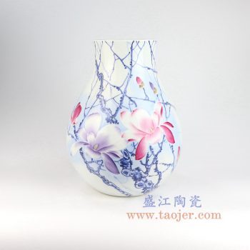 RZNP05_景德镇陶瓷 手绘青花斗彩雕刻花朵福筒瓶