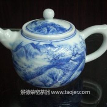 手绘青花茶壶山水