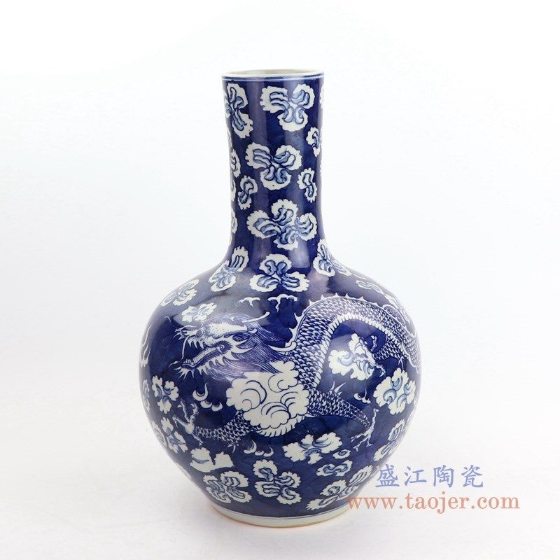 RYWD29 景德镇陶瓷清康熙蓝地青花穿花龙纹胆瓶| 景德镇盛江陶瓷有限公司