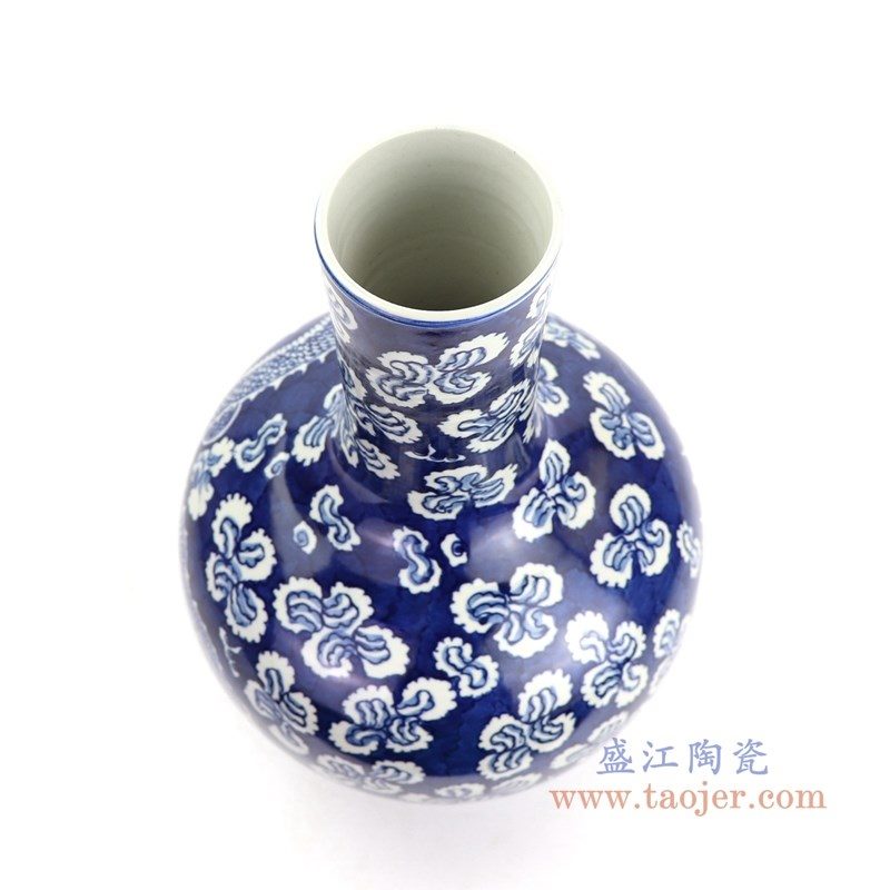 RYWD29 盛江陶瓷 清康熙蓝地青花穿花龙纹胆瓶