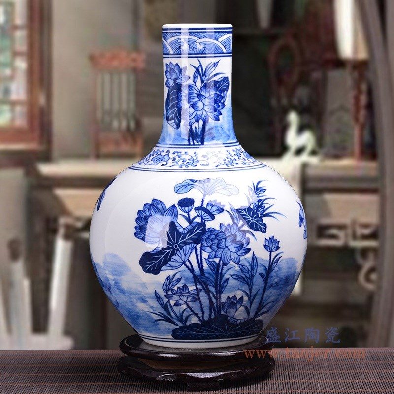 RZKD19 盛江陶瓷 手绘青花荷花天球瓶