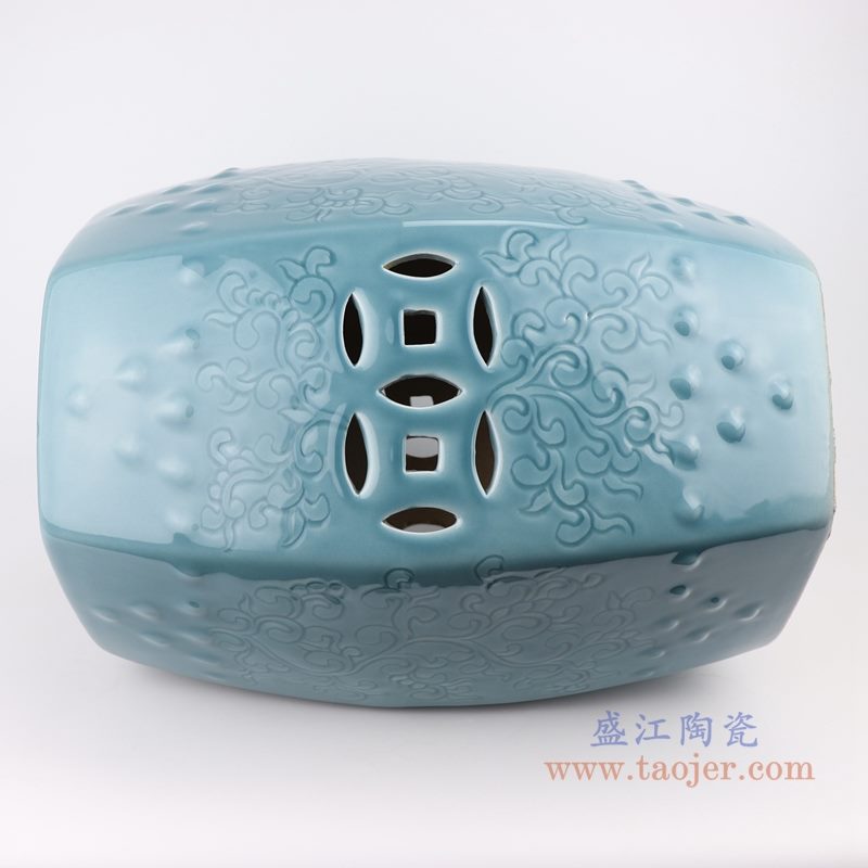 RYIR137 影青浅蓝雕刻陶瓷凳子 铜钱孔细节图