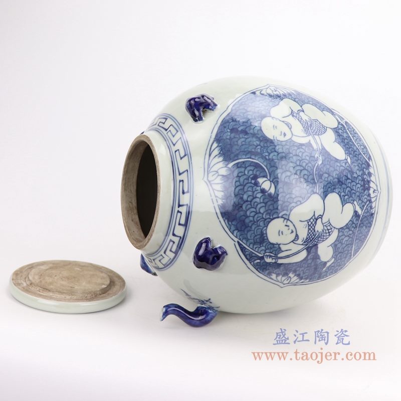 上图：仿古手绘青花开光童子戏莲带壶嘴陶瓷带盖坛罐子侧面图  购买请点击图片