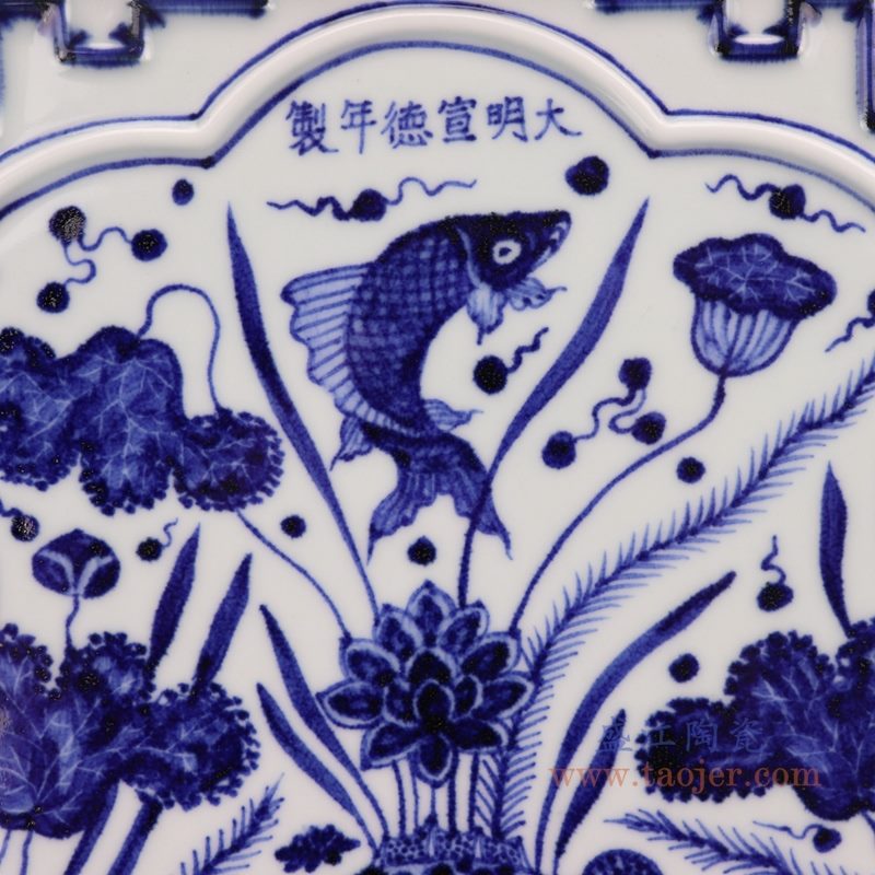 上图:仿古青花手绘大明宣德鱼藻纹雕刻四方茶盘细节图 购买请点击图片
