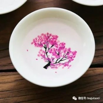 倒入冷饮樱花就会盛开，买一个杯子与爱你的人赏一辈子的樱花