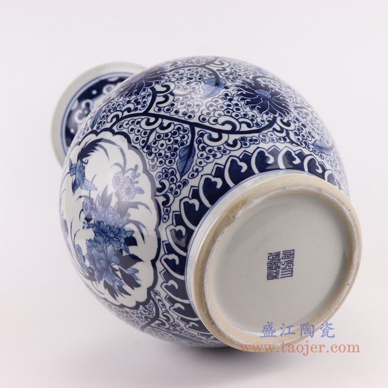 RZFQ31青花缠枝莲开窗开光花鸟赏瓶底部