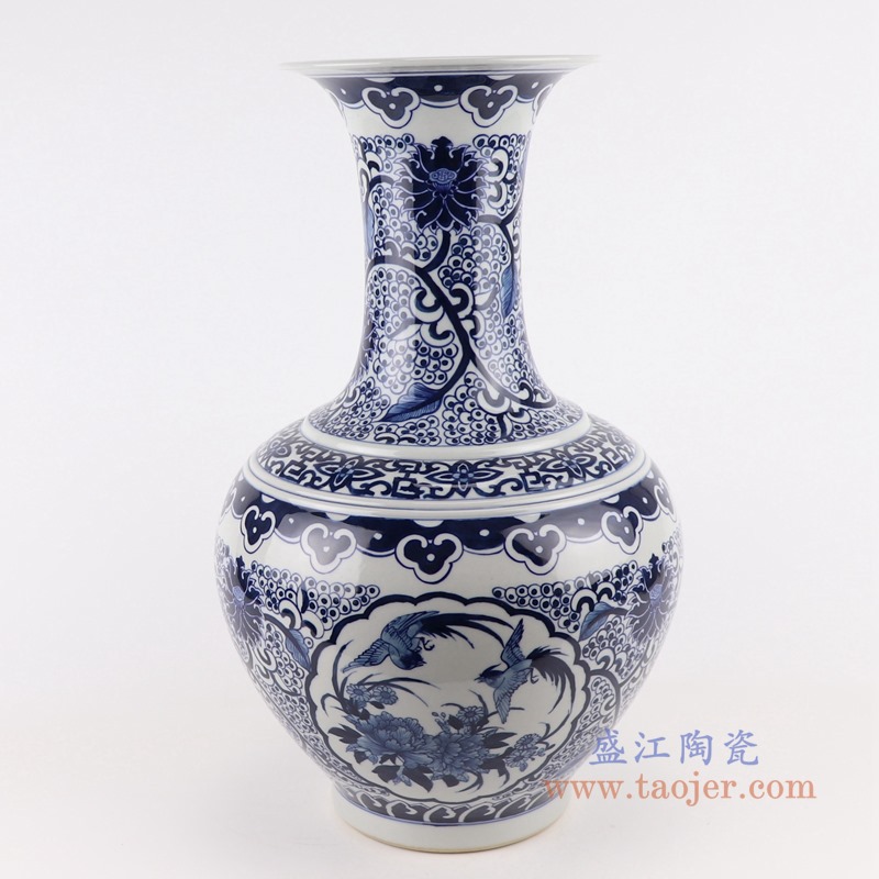 RZFQ31青花缠枝莲开窗开光花鸟赏瓶正面