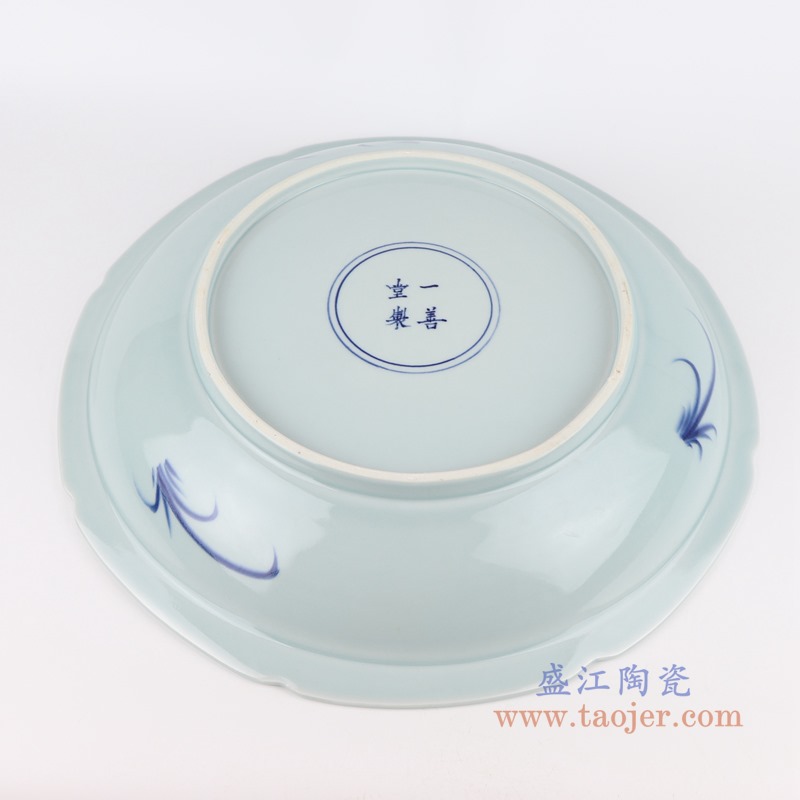 青花五彩斗彩博古纹花卉花边圆盘赏盘;产品编号：RZOE11-A       产品尺寸(单位cm):  高：7.1直径：39.7口径：底径：22.8重量：2.65KG