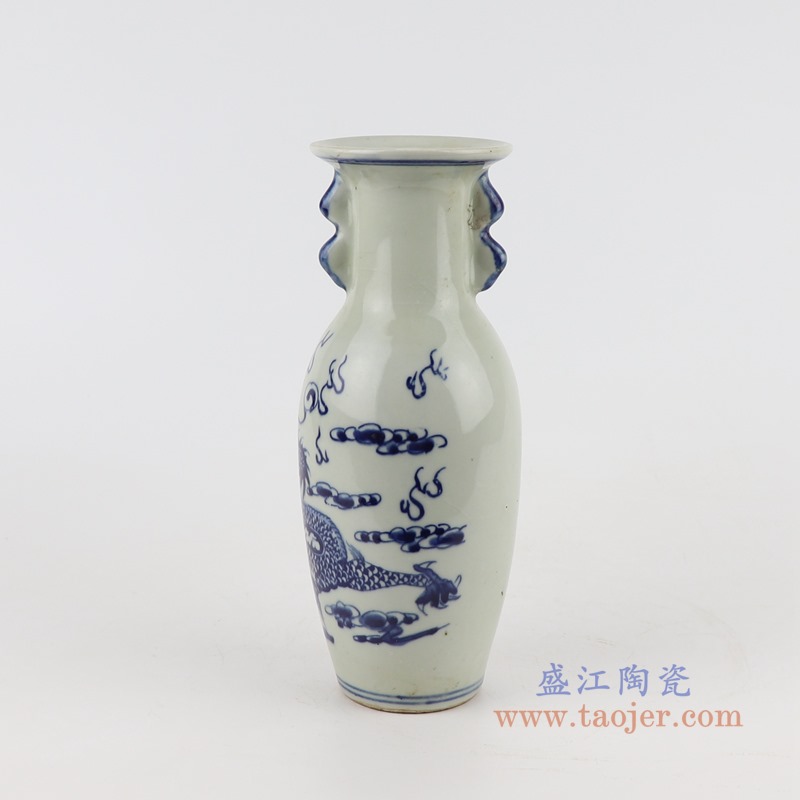 青花龙纹双耳鱼尾花瓶;产品编号：RZGC18-B       产品尺寸(单位cm):  高：25直径：10.2口径：底径：6.3重量：0.8KG