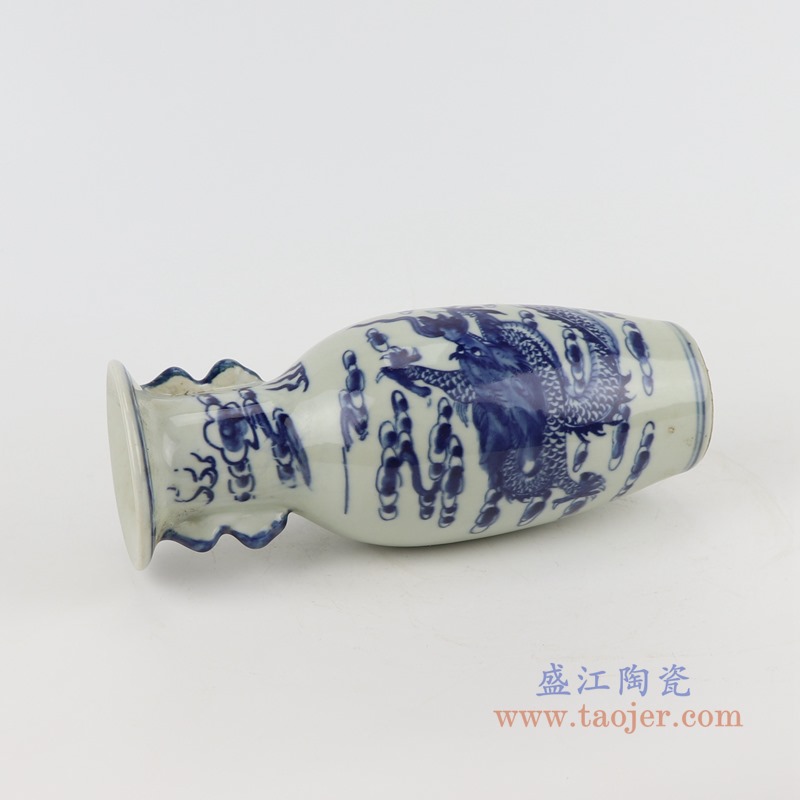 青花龙纹双耳鱼尾花瓶;产品编号：RZGC18-B       产品尺寸(单位cm):  高：25直径：10.2口径：底径：6.3重量：0.8KG