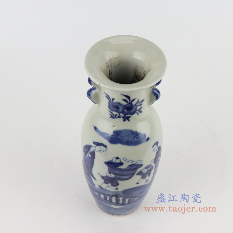 青花人物童子双耳鱼尾花瓶;产品编号：RZGC18-C       产品尺寸(单位cm):  高：25直径：10.2口径：底径：6.3重量：0.8KG