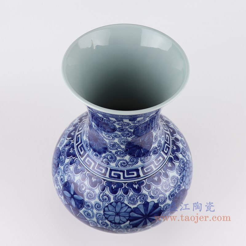 青花缠枝莲花菇瓶;产品编号：RZOE07       产品尺寸(单位cm):  高：36.5直径：24.3口径：底径：13.5重量：3.65KG