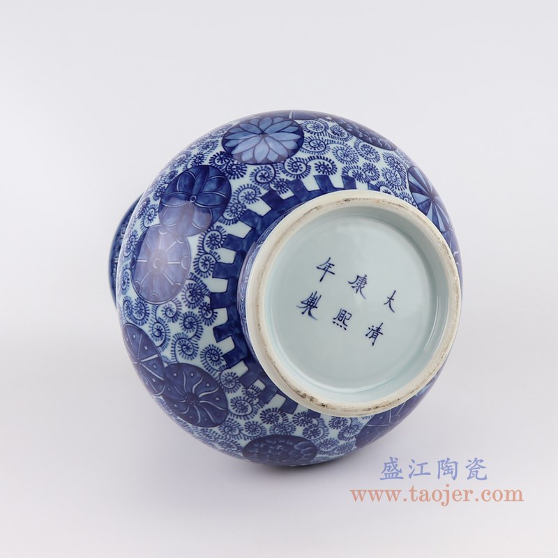 青花缠枝莲花菇瓶;产品编号：RZOE07       产品尺寸(单位cm):  高：36.5直径：24.3口径：底径：13.5重量：3.65KG