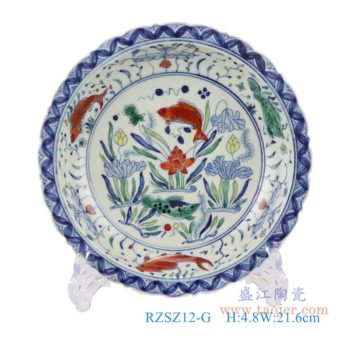 RZSZ12-G    仿古斗彩五彩荷花鲤鱼纹8.5寸花边圆盘赏盘    高：4.8直径：21.6口径：底径：13.2重量：0.5KG