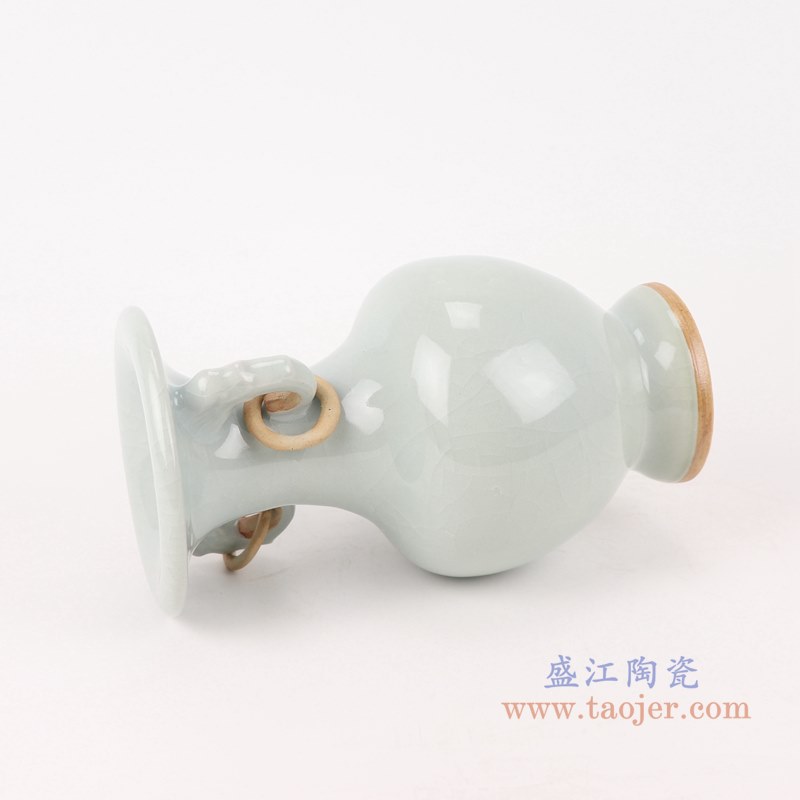 颜色釉窑变钧瓷白色双耳瓶;产品编号：RZFW40-A       产品尺寸(单位cm):  高：21直径：11.3口径：底径：7.2重量：0.75KG