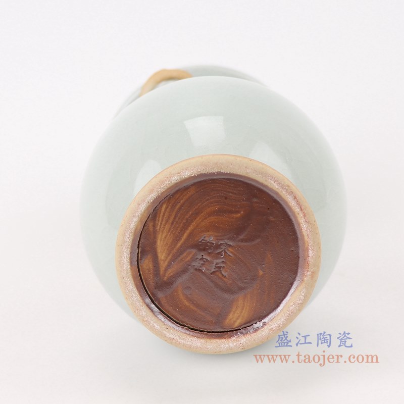 颜色釉窑变钧瓷白色双耳瓶;产品编号：RZFW40-A       产品尺寸(单位cm):  高：21直径：11.3口径：底径：7.2重量：0.75KG