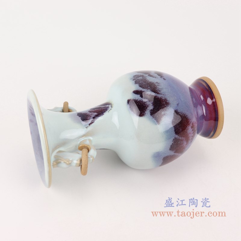 颜色釉窑变钧瓷红白相间色双耳瓶;产品编号：RZFW40-B       产品尺寸(单位cm):  高：21直径：11.3口径：底径：7.2重量：0.75KG