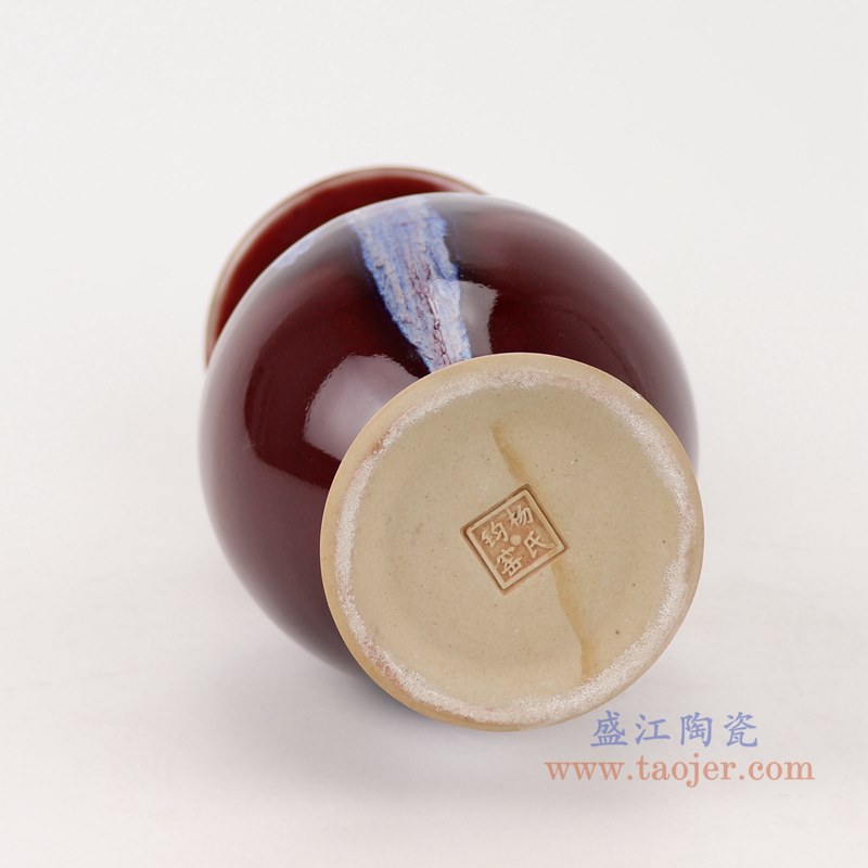 颜色釉窑变钧瓷红色双耳瓶;产品编号：RZFW40-D       产品尺寸(单位cm):  高：21直径：11.3口径：底径：7.2重量：0.75KG