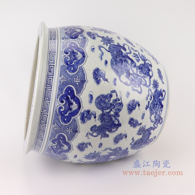 青花狮子绣球纹大缸水缸;产品编号：RZKM03-C       产品尺寸(单位cm):  高：36直径：37口径：底径：23重量：11.2KG