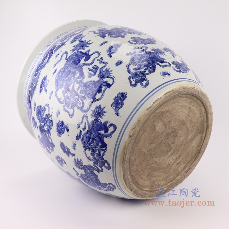 青花狮子绣球纹大缸水缸;产品编号：RZKM03-C       产品尺寸(单位cm):  高：36直径：37口径：底径：23重量：11.2KG
