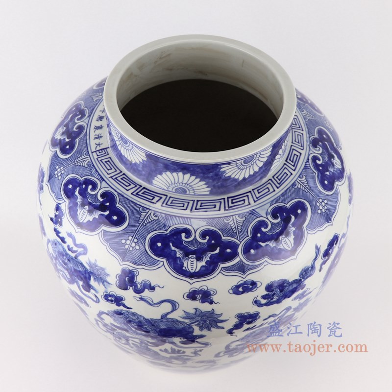 青花狮子绣球纹罐子花瓶;产品编号：RZKM05-B       产品尺寸(单位cm):  高：43.3直径：36口径：底径：19重量：10.45KG