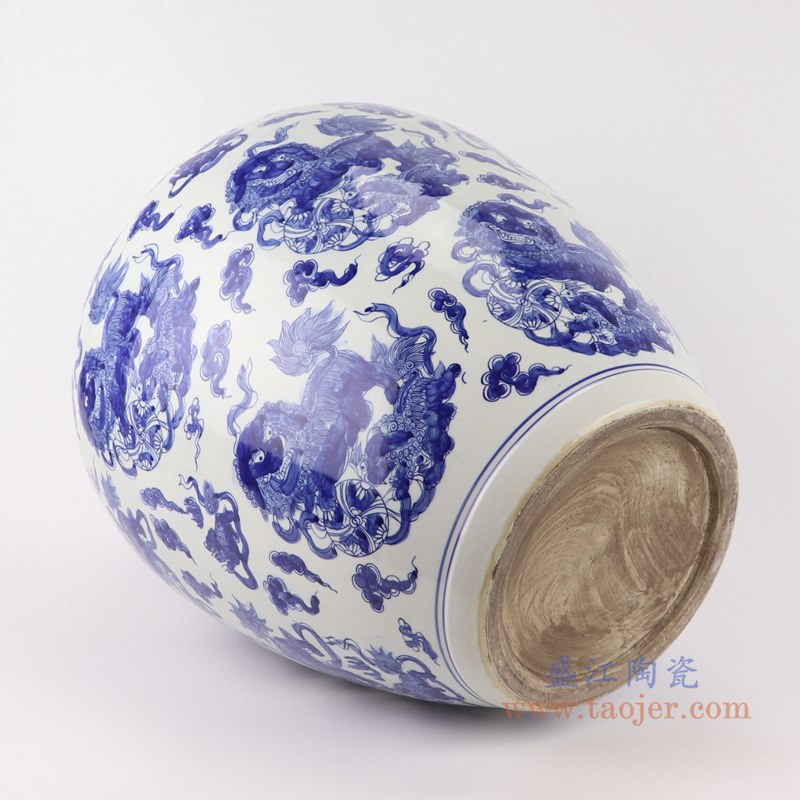 青花狮子绣球纹罐子花瓶;产品编号：RZKM05-B       产品尺寸(单位cm):  高：43.3直径：36口径：底径：19重量：10.45KG