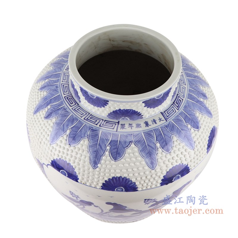 青花开窗荷花纹雕刻白圆点罐子花瓶;产品编号：RZKM06-A       产品尺寸(单位cm):  高：43.8直径：36口径：底径：20.2重量：11.7KG